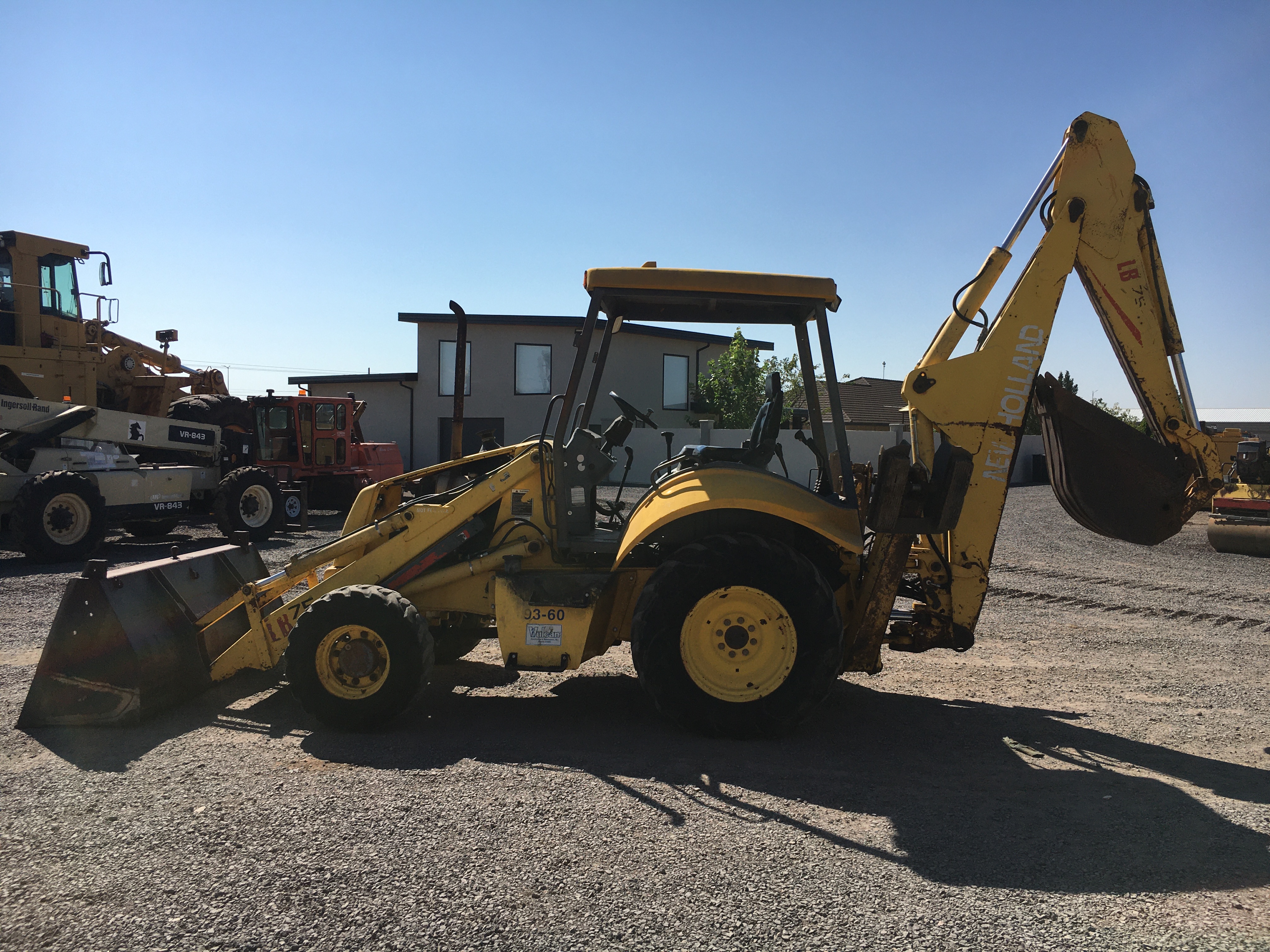 NEW HOLLAND LB75